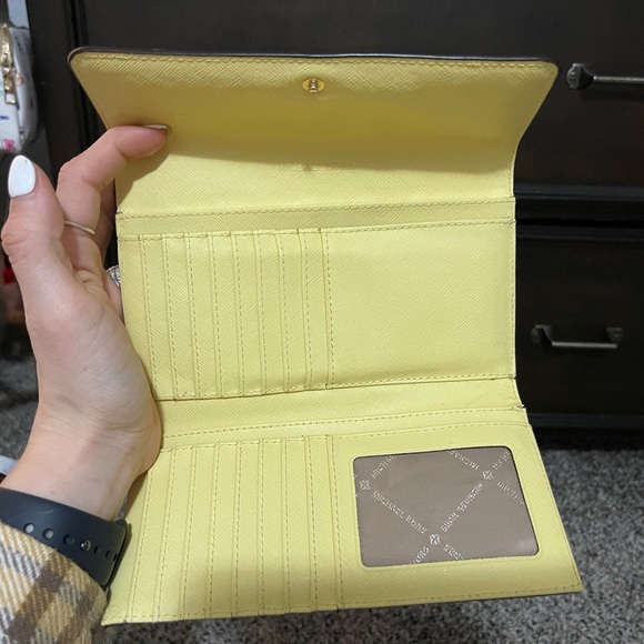 Michael Kors Tori-Fold Wallet - Picture 2 of 4
